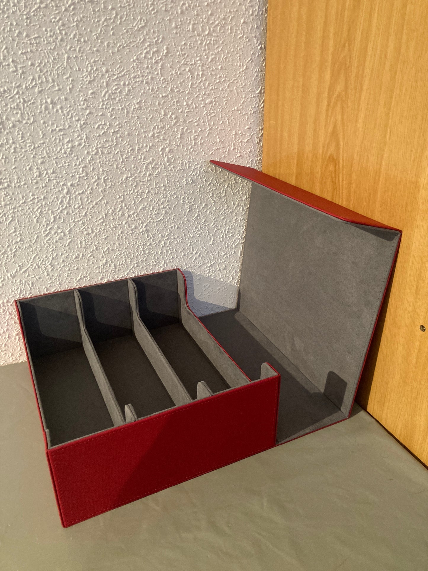 🎴 Caja de Almacenamiento TCG de 3 Filas – Protección Premium y Diseño Profesional 🎴