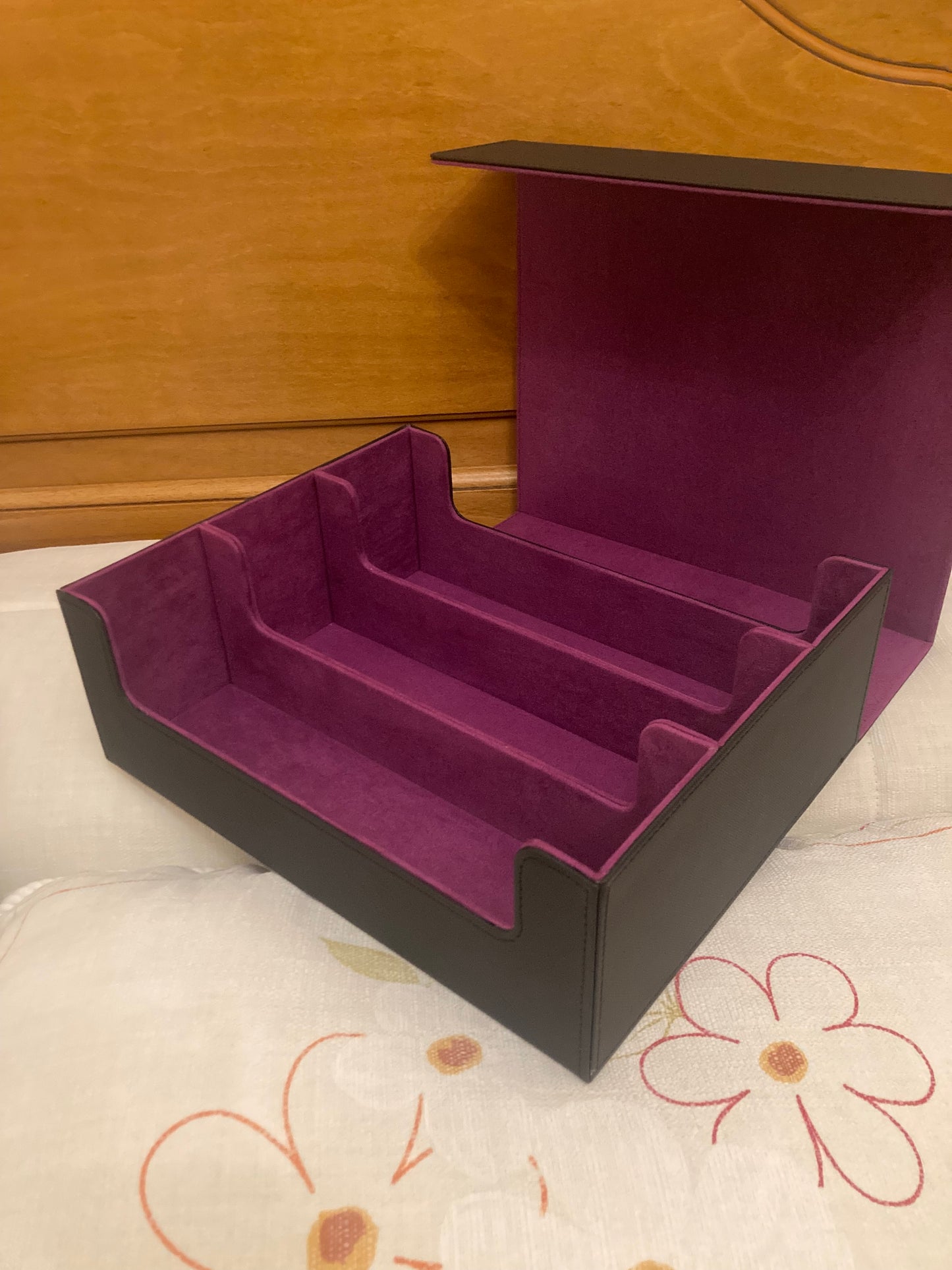 Caja almacenaje Blanco Morado para cartas Magic y TCG