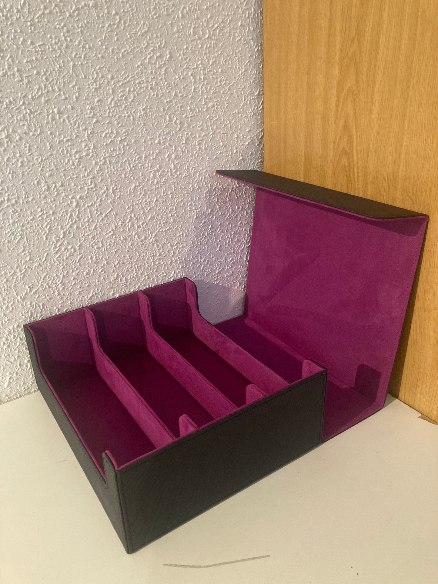 🎴 Caja de Almacenamiento TCG de 3 Filas – Protección Premium y Diseño Profesional 🎴