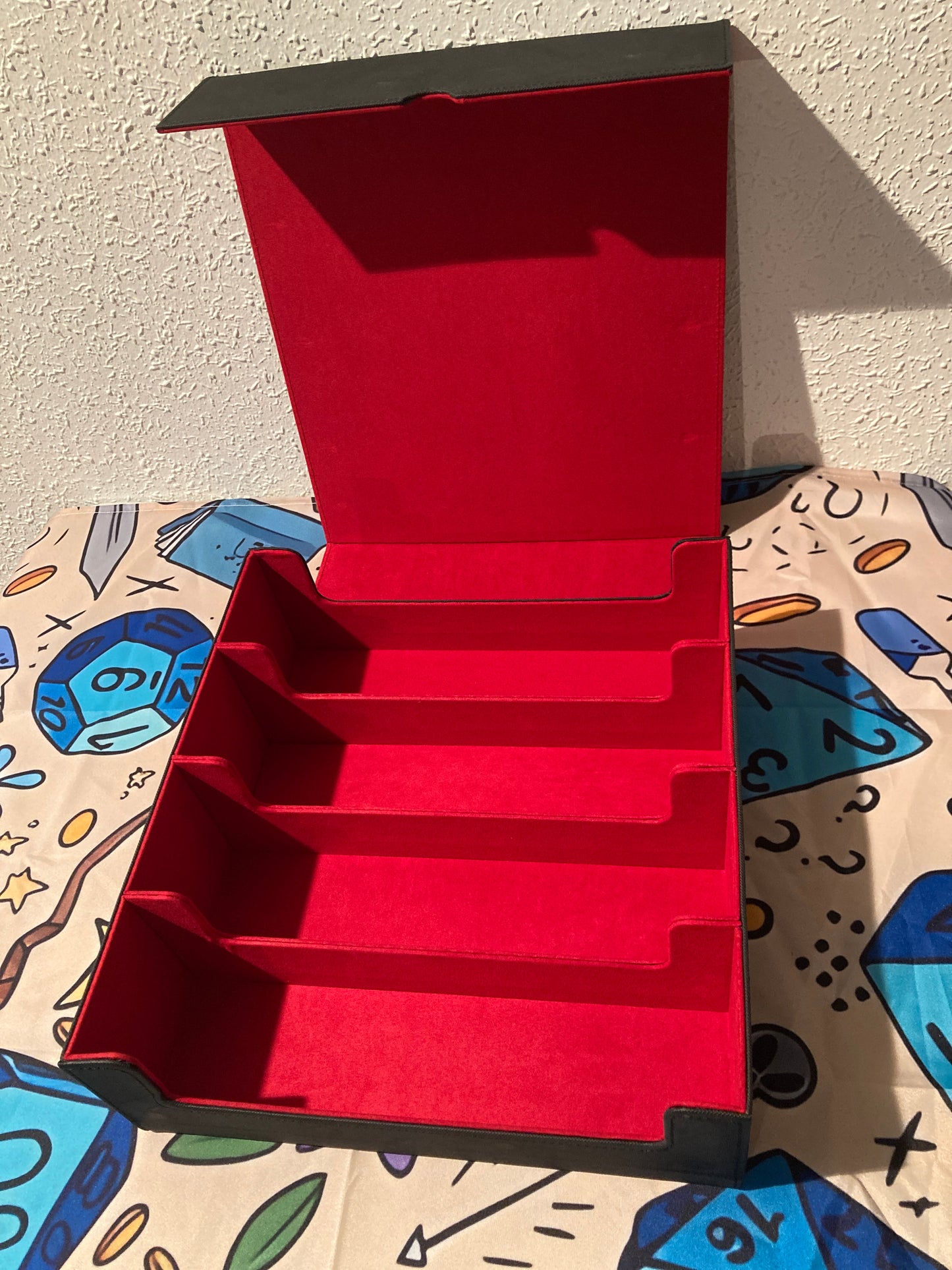 🎴 Caja de Almacenamiento TCG de 3 Filas – Protección Premium y Diseño Profesional 🎴